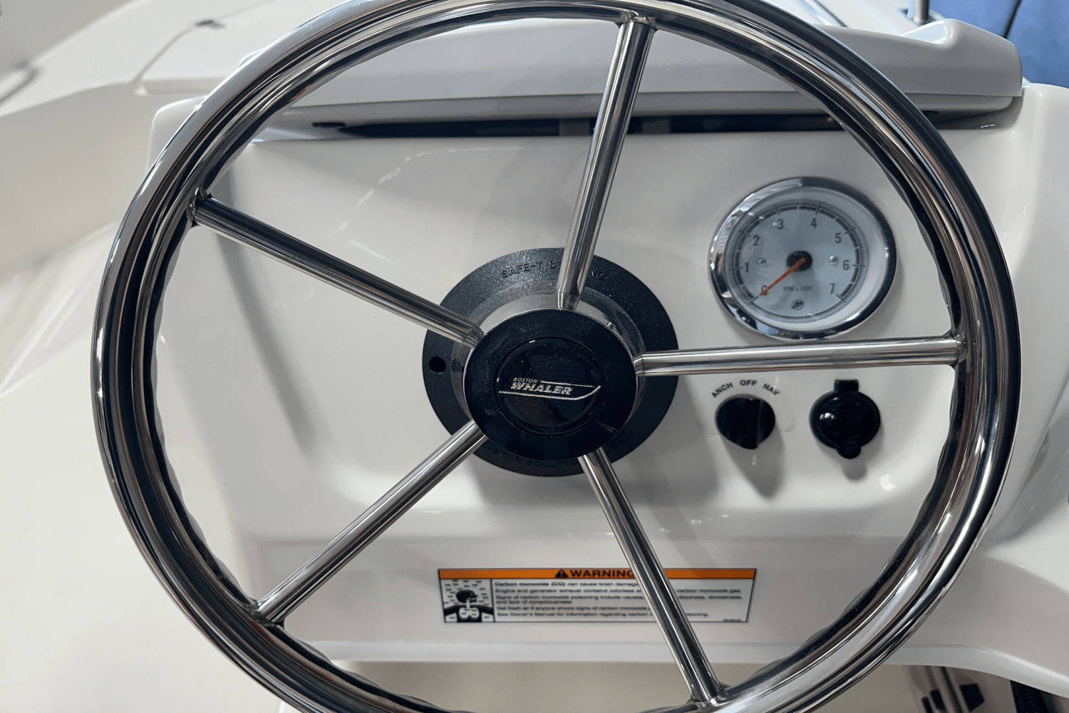 Slide: The Image of Boston Whaler 130 Super Sport 2025 - 13