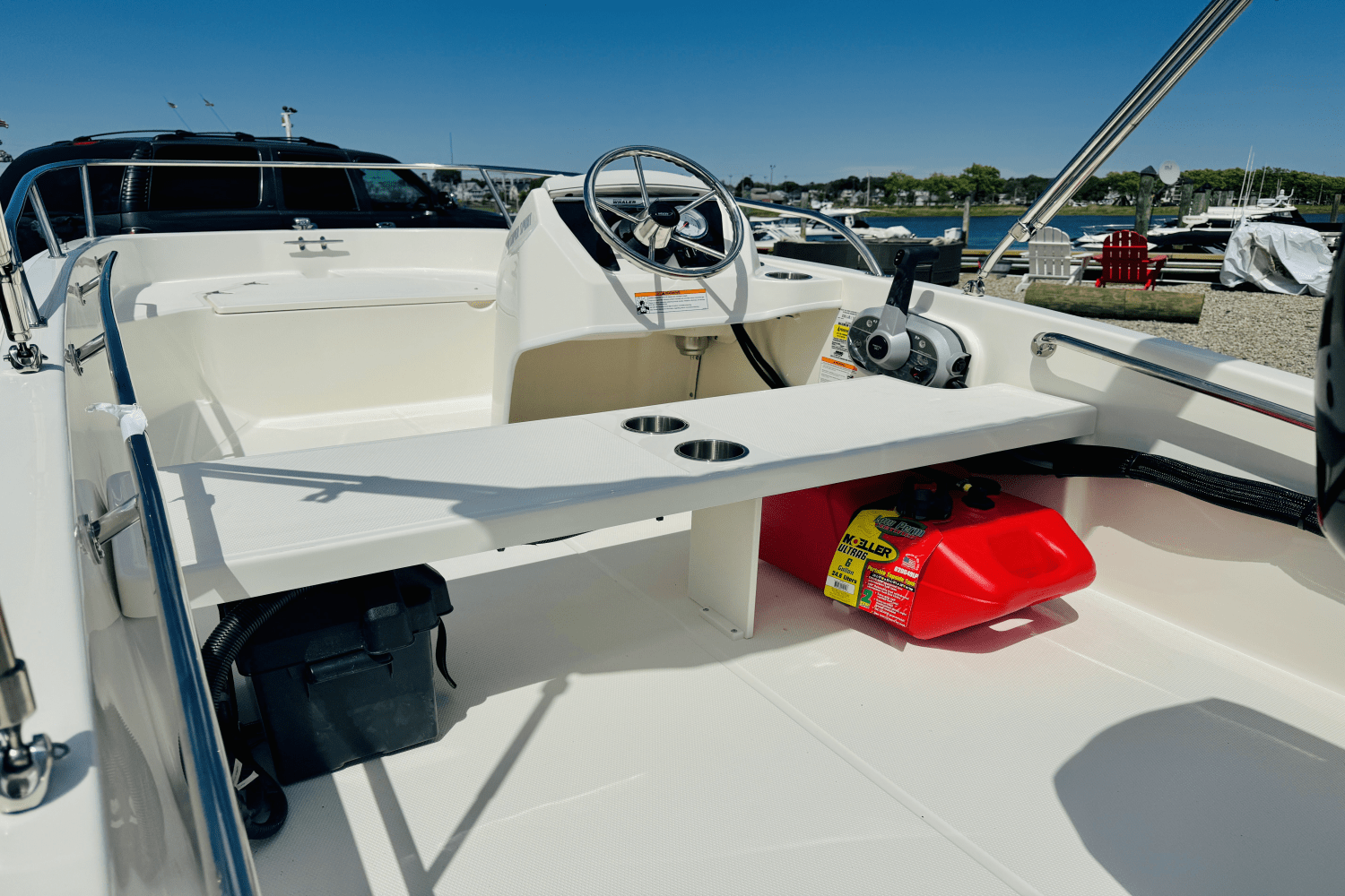 Slide: The Image of Boston Whaler 130 Super Sport 2025 - 13