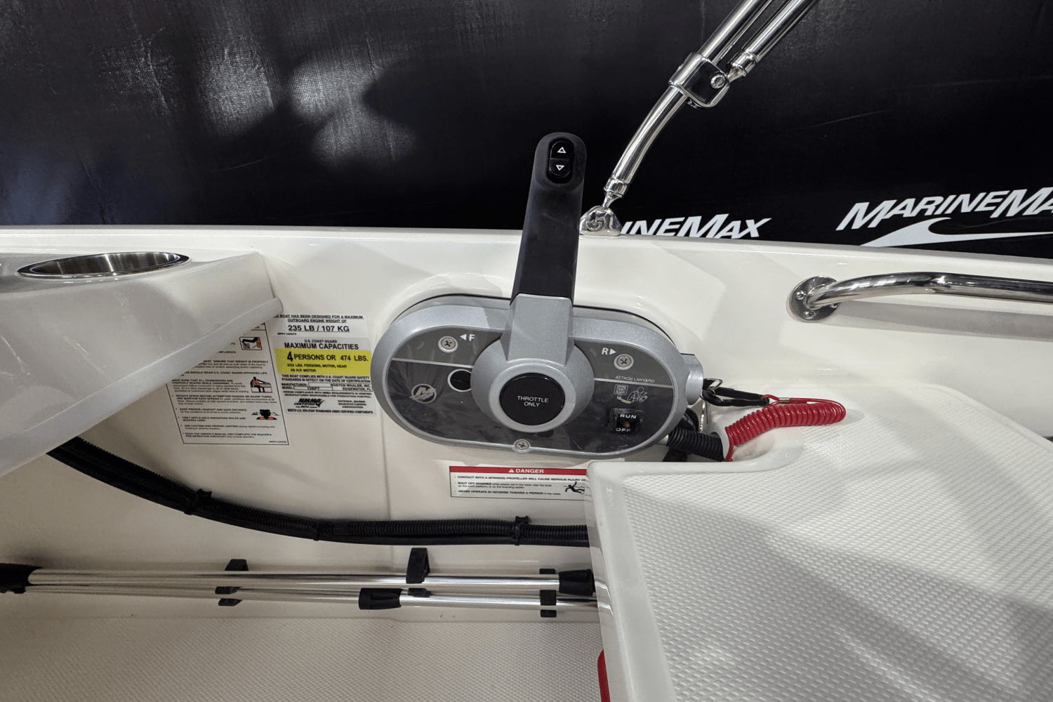 Slide: The Image of Boston Whaler 130 Super Sport 2025 - 13