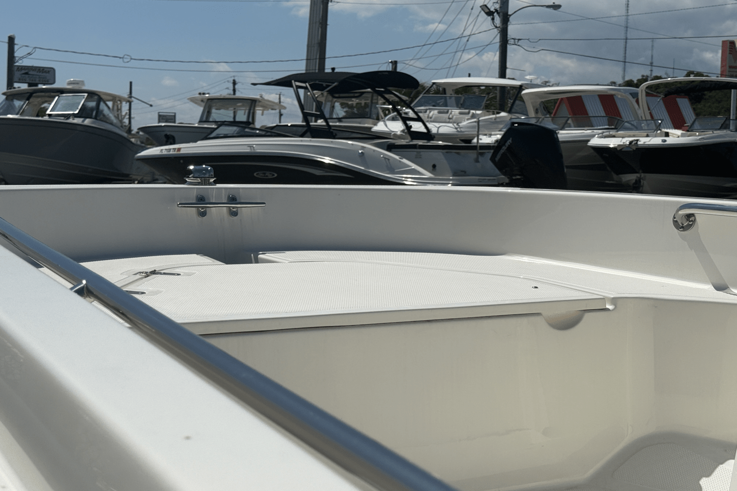 Slide: The Image of Boston Whaler 130 Super Sport 2025 - 14