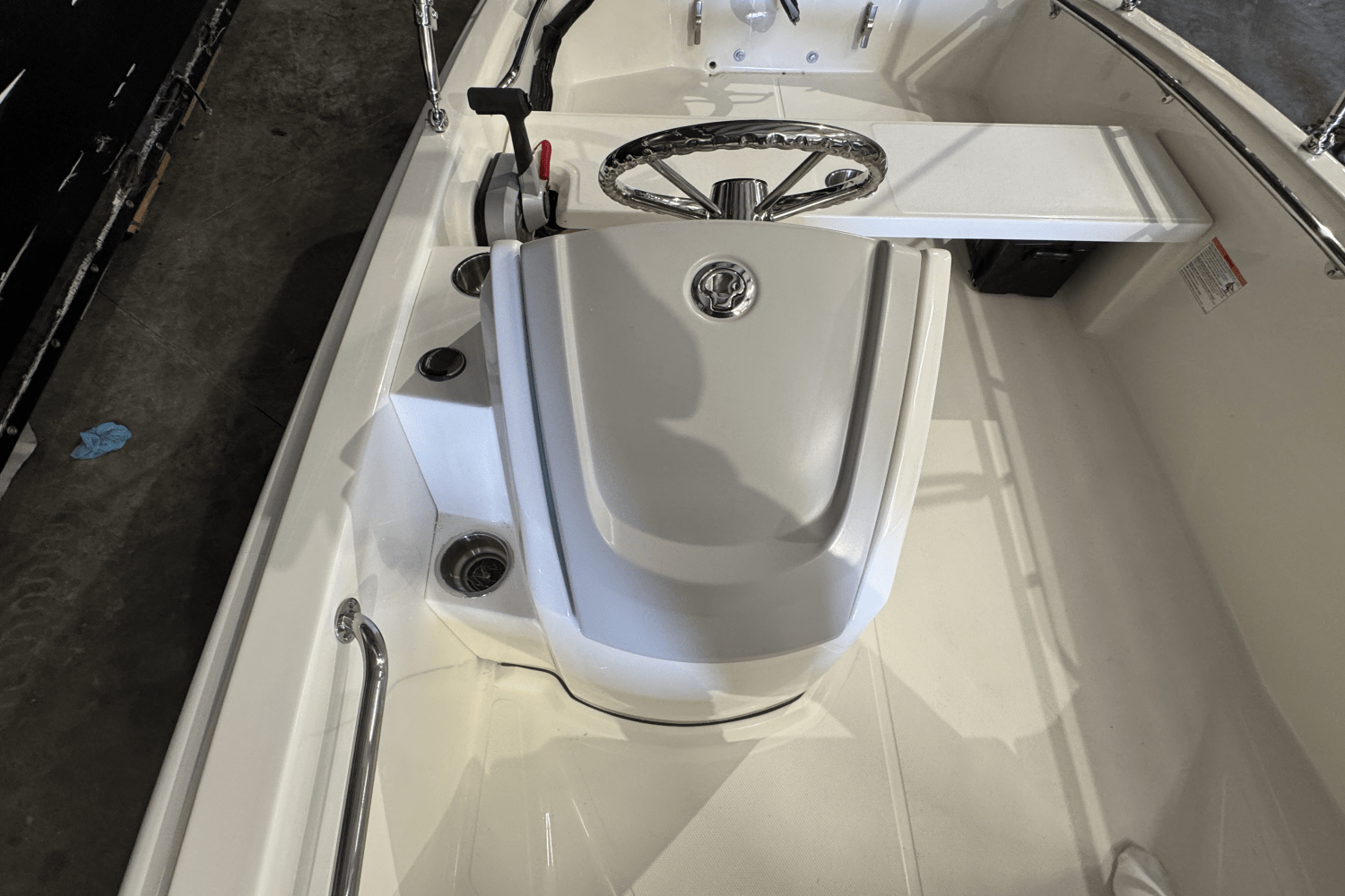 Slide: The Image of Boston Whaler 130 Super Sport 2025 - 14