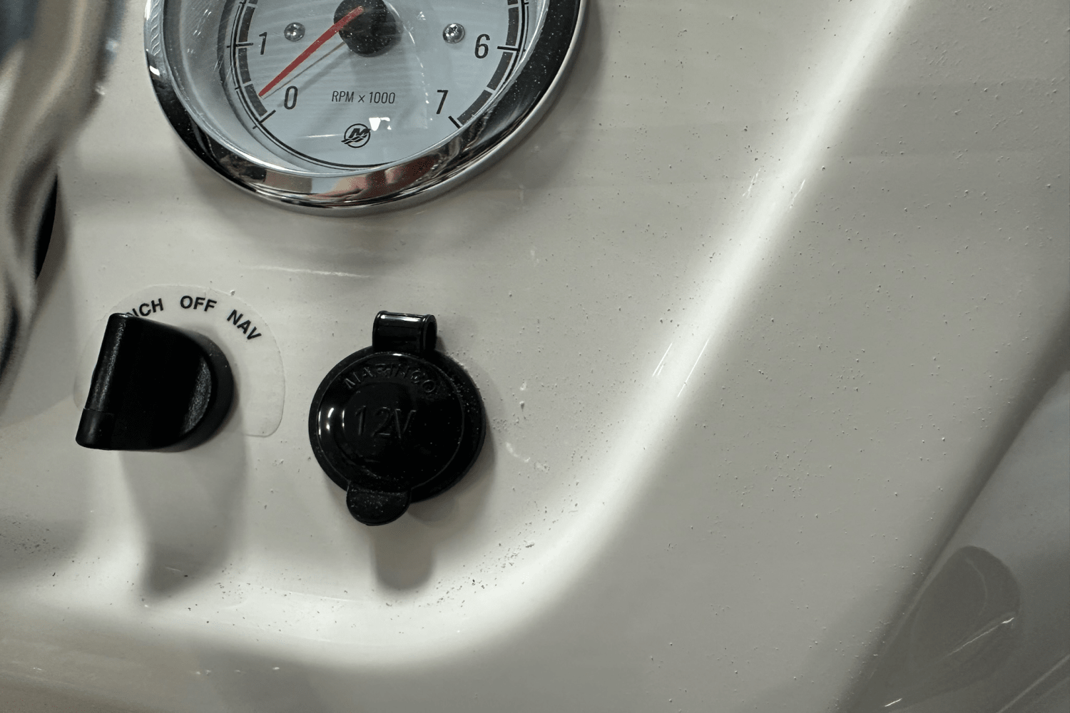 Slide: The Image of Boston Whaler 130 Super Sport 2025 - 15