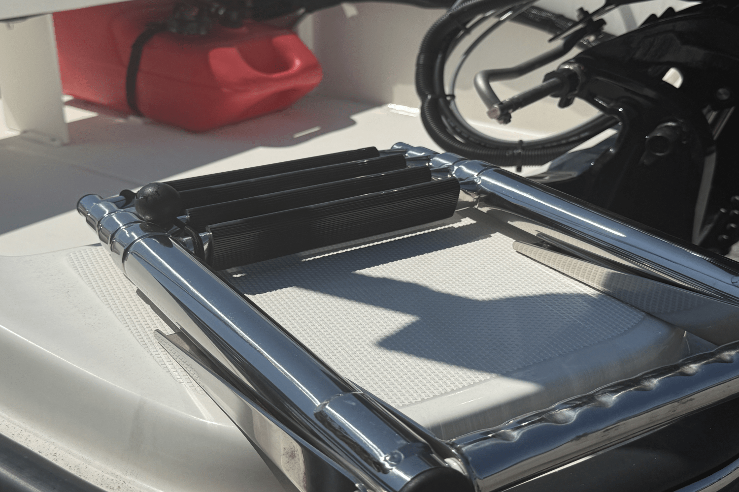 Slide: The Image of Boston Whaler 130 Super Sport 2025 - 16