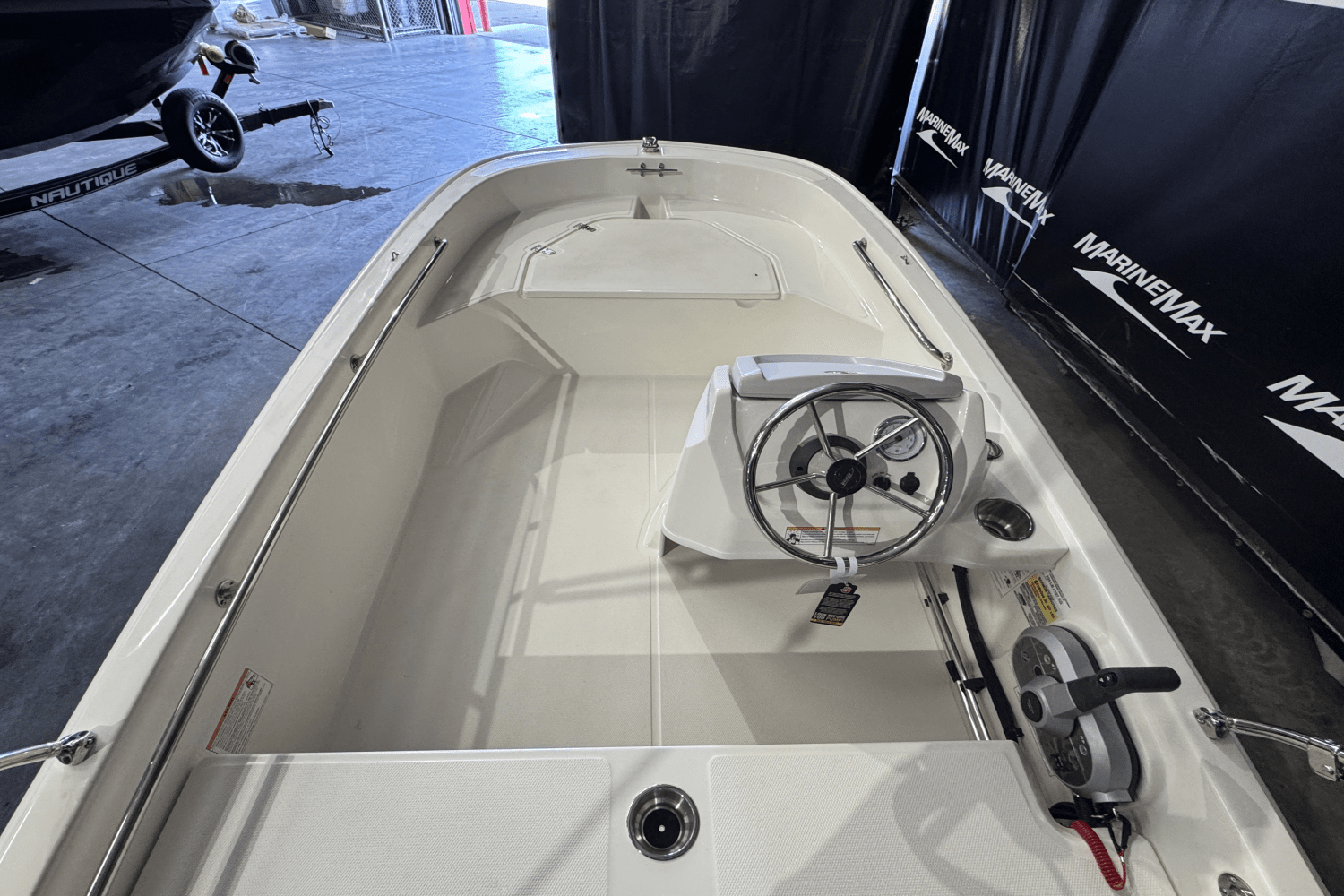 Slide: The Image of Boston Whaler 130 Super Sport 2025 - 16