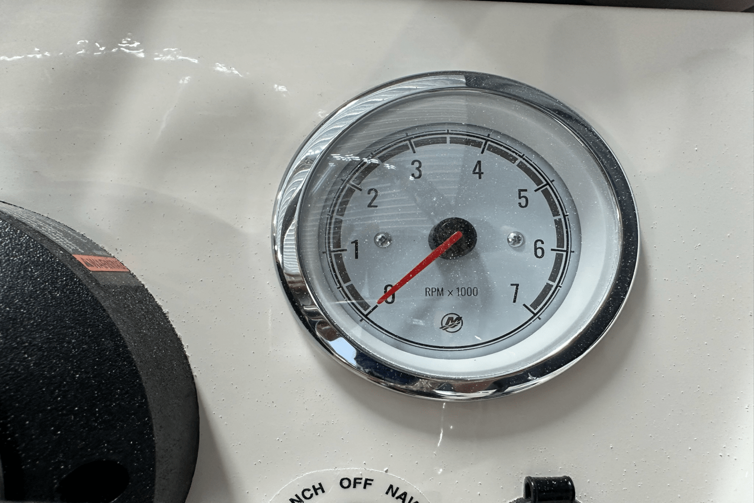 Slide: The Image of Boston Whaler 130 Super Sport 2025 - 16