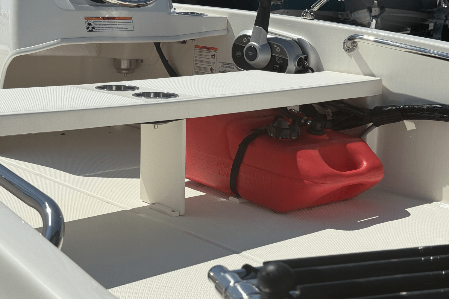 Slide: The Image of Boston Whaler 130 Super Sport 2025 - 17