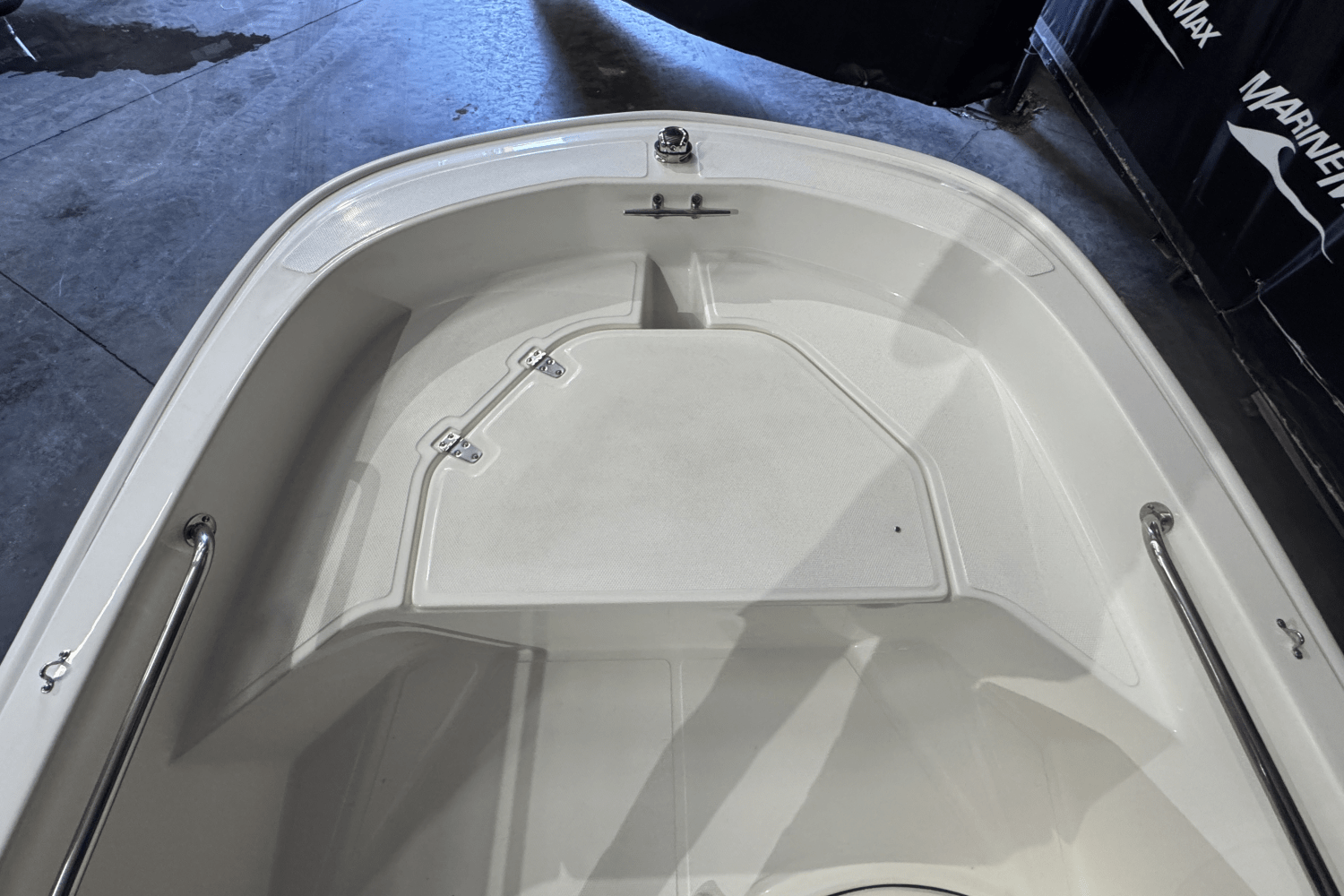 Slide: The Image of Boston Whaler 130 Super Sport 2025 - 17