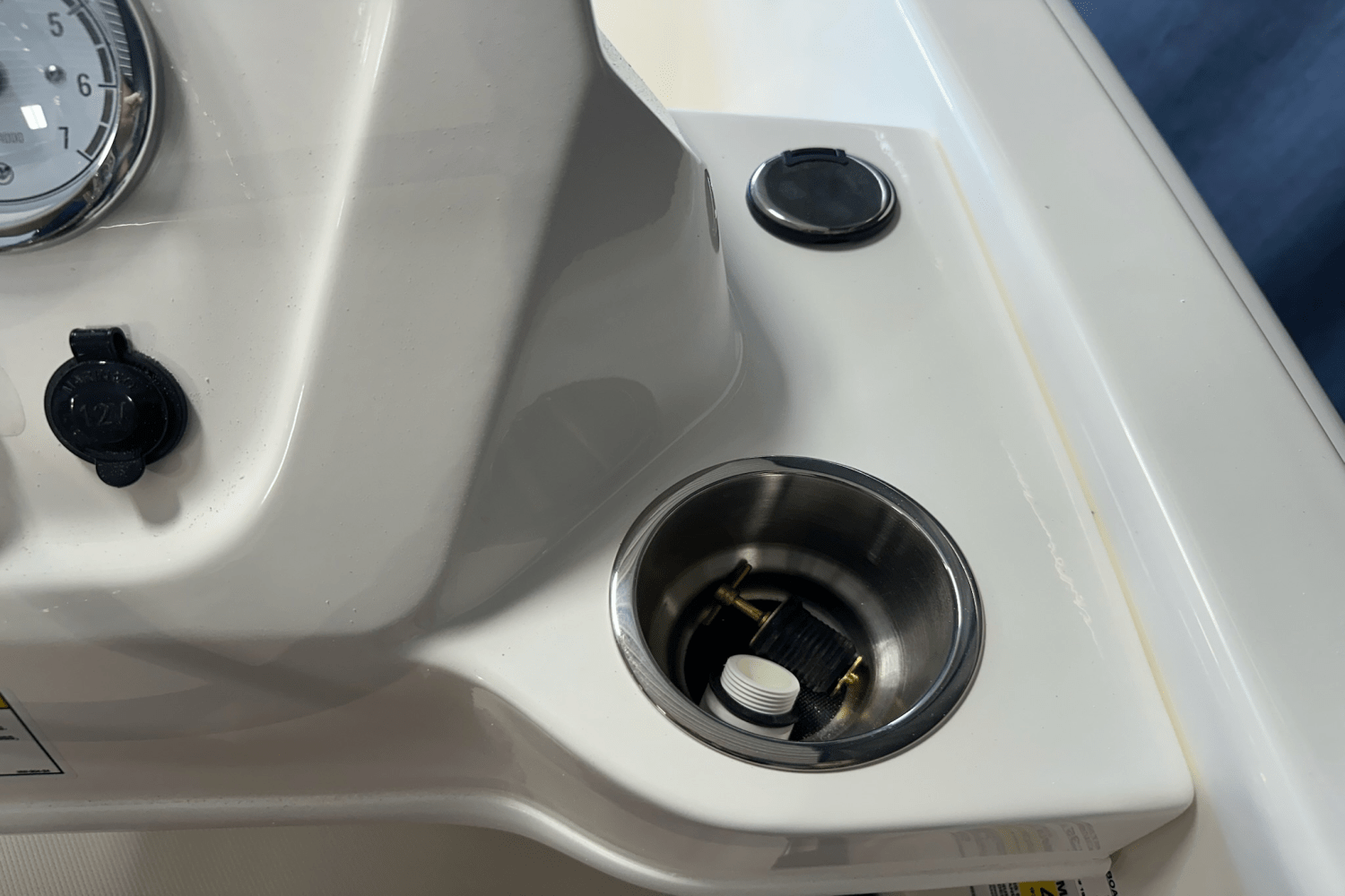 Slide: The Image of Boston Whaler 130 Super Sport 2025 - 17