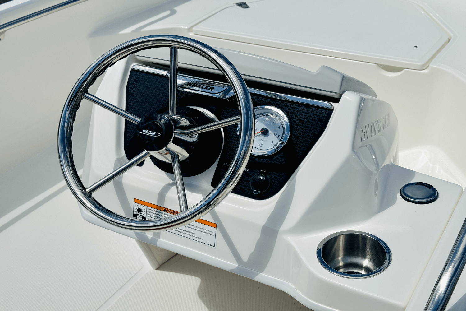 Slide: The Image of Boston Whaler 130 Super Sport 2025 - 18