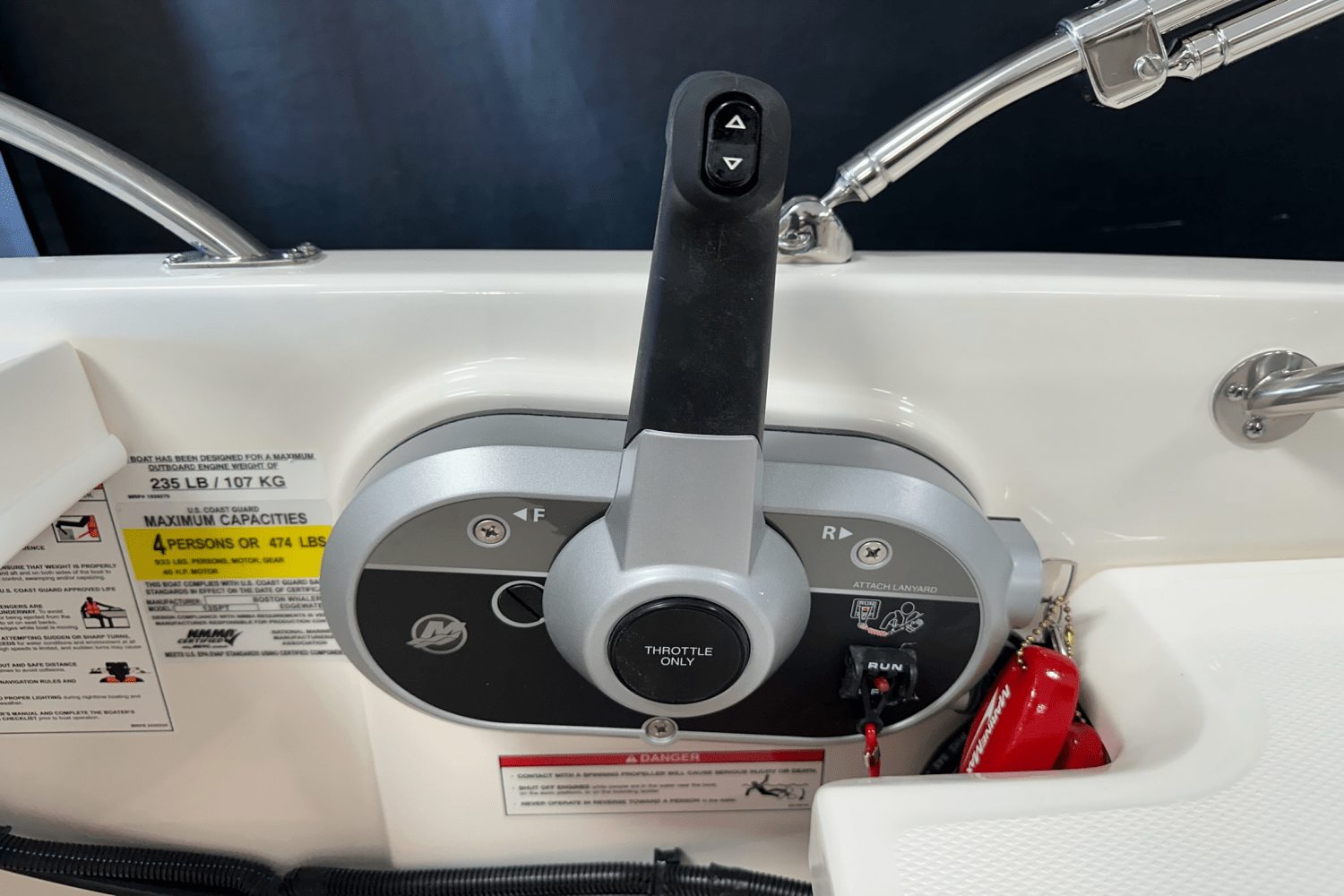 Slide: The Image of Boston Whaler 130 Super Sport 2025 - 20