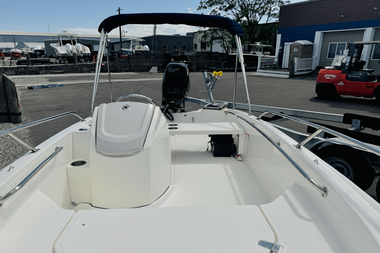 Slide: The Image of Boston Whaler 130 Super Sport 2025 - 22