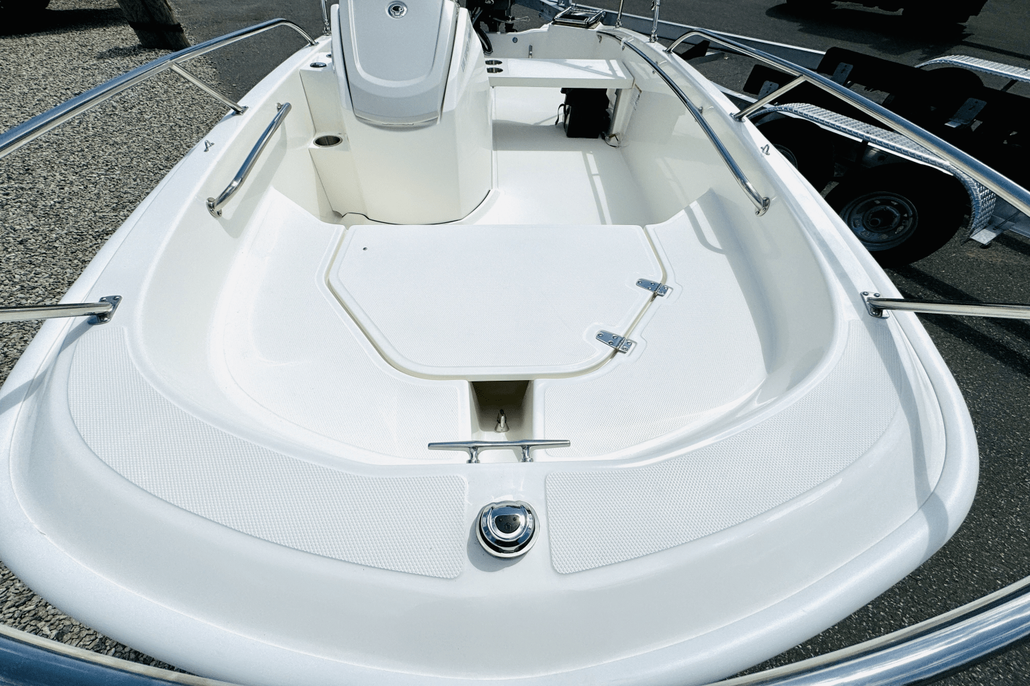 Slide: The Image of Boston Whaler 130 Super Sport 2025 - 23
