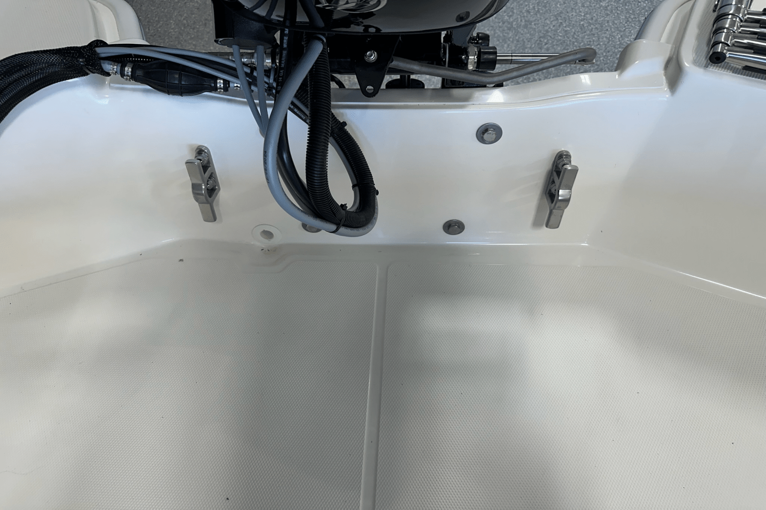 Slide: The Image of Boston Whaler 130 Super Sport 2025 - 24