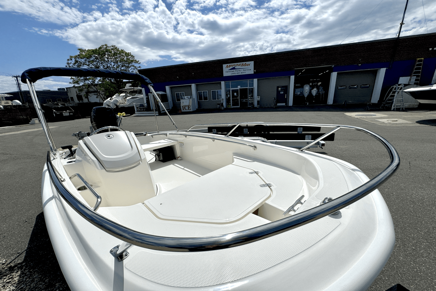 Slide: The Image of Boston Whaler 130 Super Sport 2025 - 24