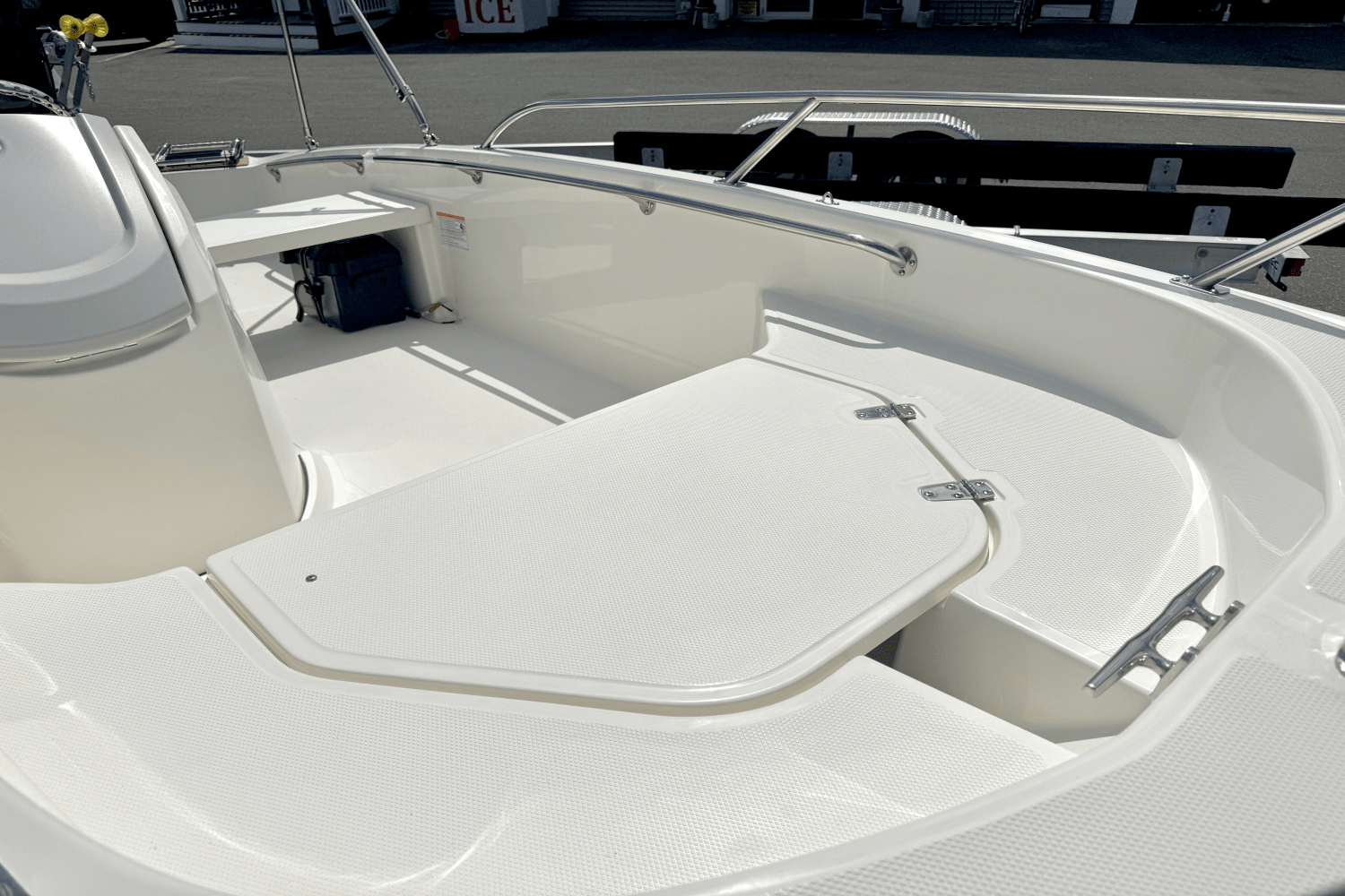 Slide: The Image of Boston Whaler 130 Super Sport 2025 - 25