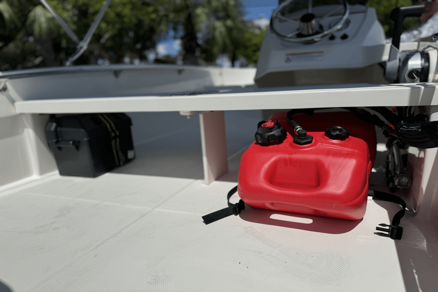Slide: The Image of Boston Whaler 130 Super Sport 2025 - 4