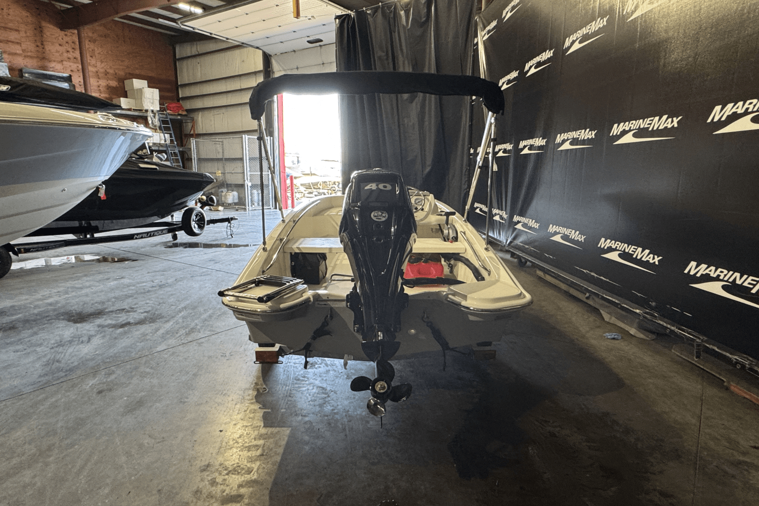Slide: The Image of Boston Whaler 130 Super Sport 2025 - 4