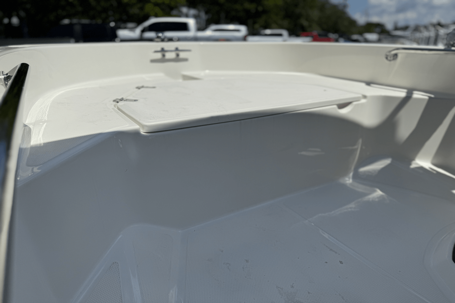 Slide: The Image of Boston Whaler 130 Super Sport 2025 - 5