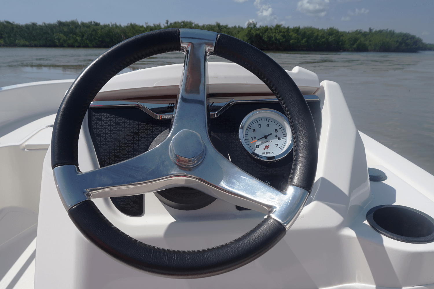Slide: The Image of Boston Whaler 130 Super Sport 2025 - 59