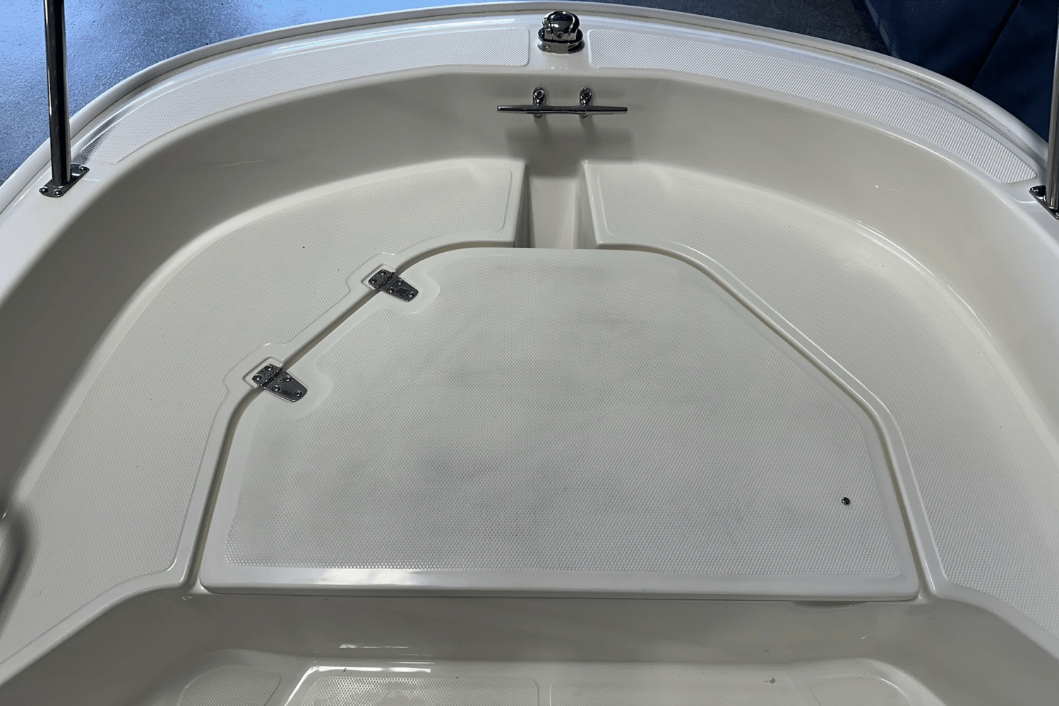 Slide: The Image of Boston Whaler 130 Super Sport 2025 - 6