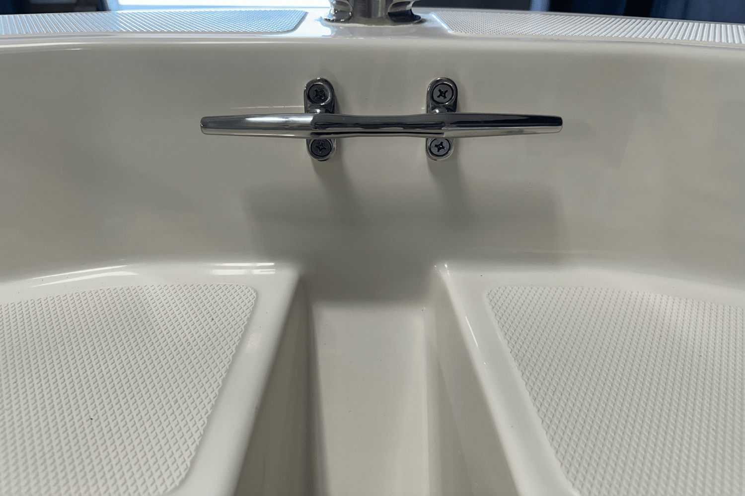 Slide: The Image of Boston Whaler 130 Super Sport 2025 - 7