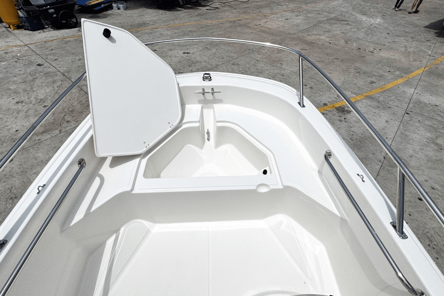 Slide: The Image of Boston Whaler 130 Super Sport 2025 - 7