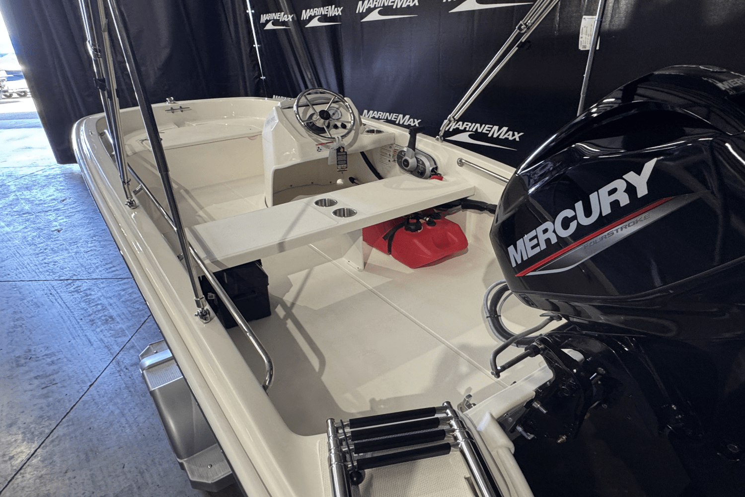 Slide: The Image of Boston Whaler 130 Super Sport 2025 - 7