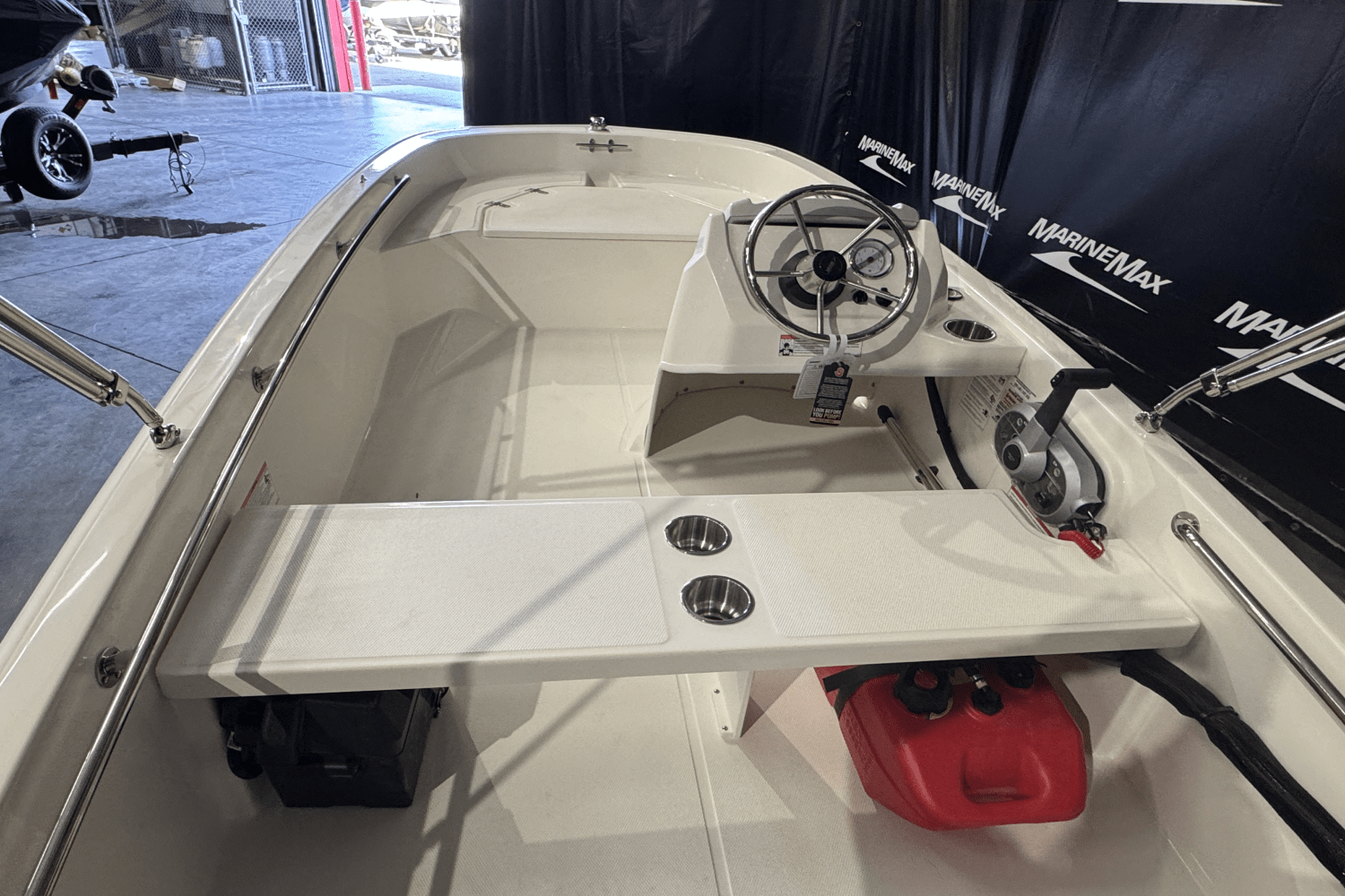 Slide: The Image of Boston Whaler 130 Super Sport 2025 - 8