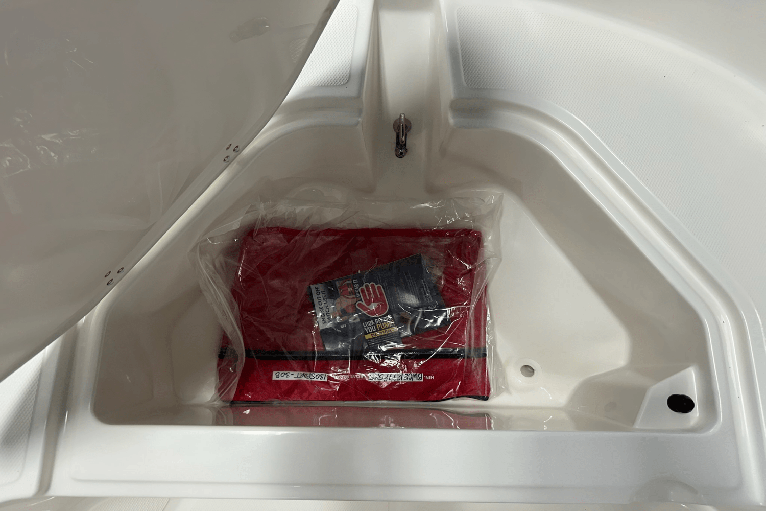 Slide: The Image of Boston Whaler 130 Super Sport 2025 - 8