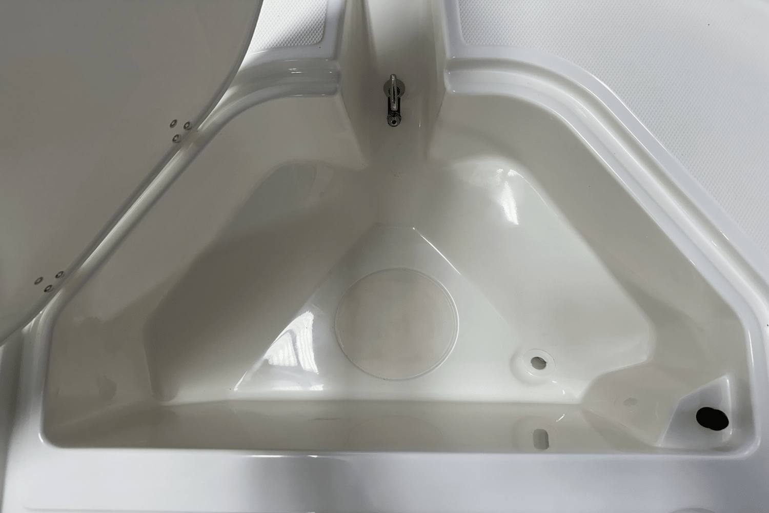 Slide: The Image of Boston Whaler 130 Super Sport 2025 - 9