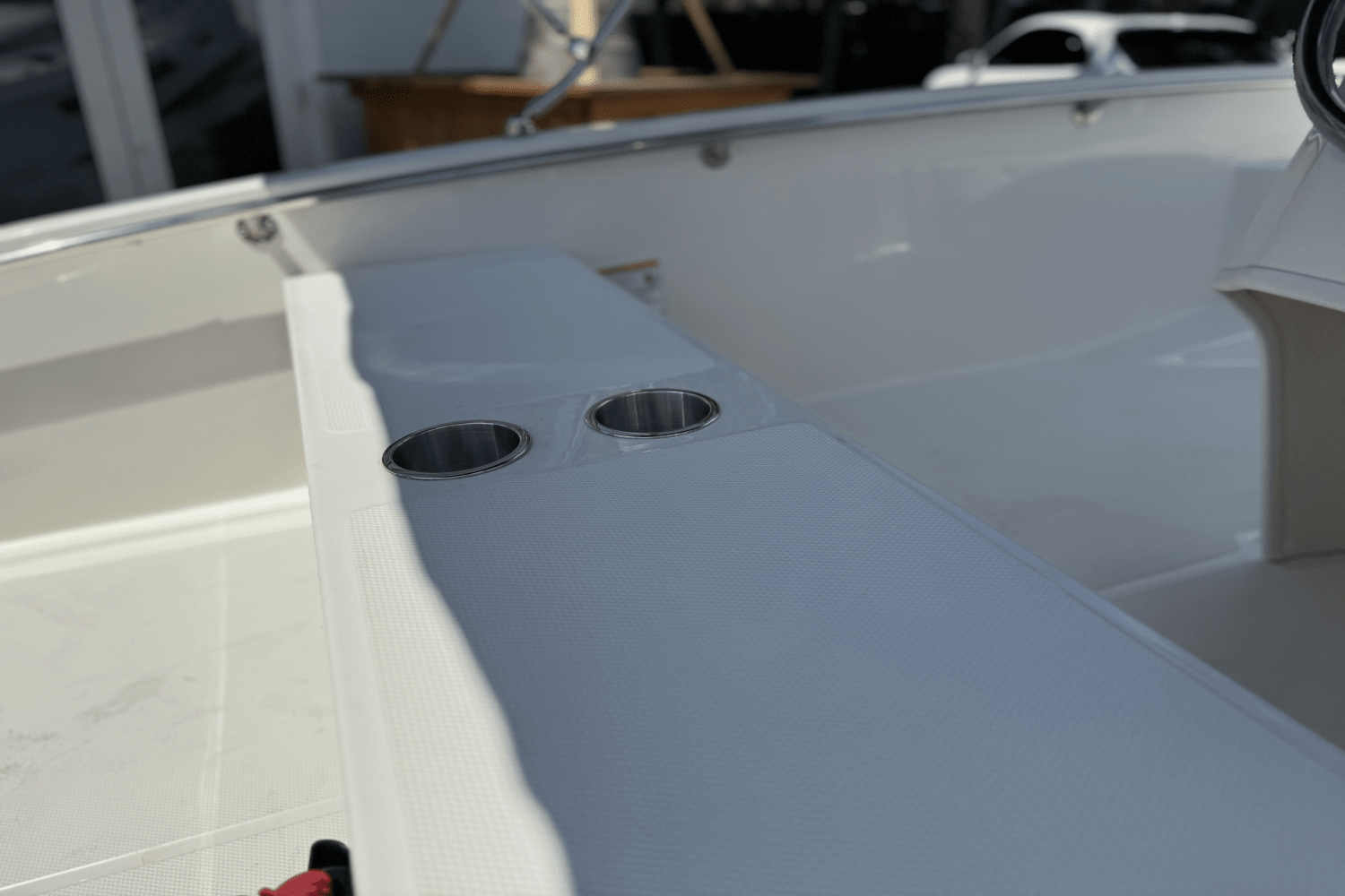 Slide: The Image of Boston Whaler 130 Super Sport 2025 - 9