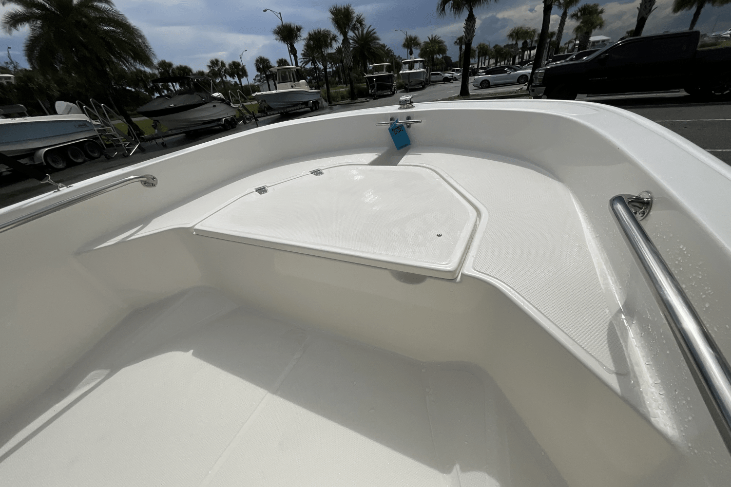 Slide: The Image of Boston Whaler 130 Super Sport 2026 - 17