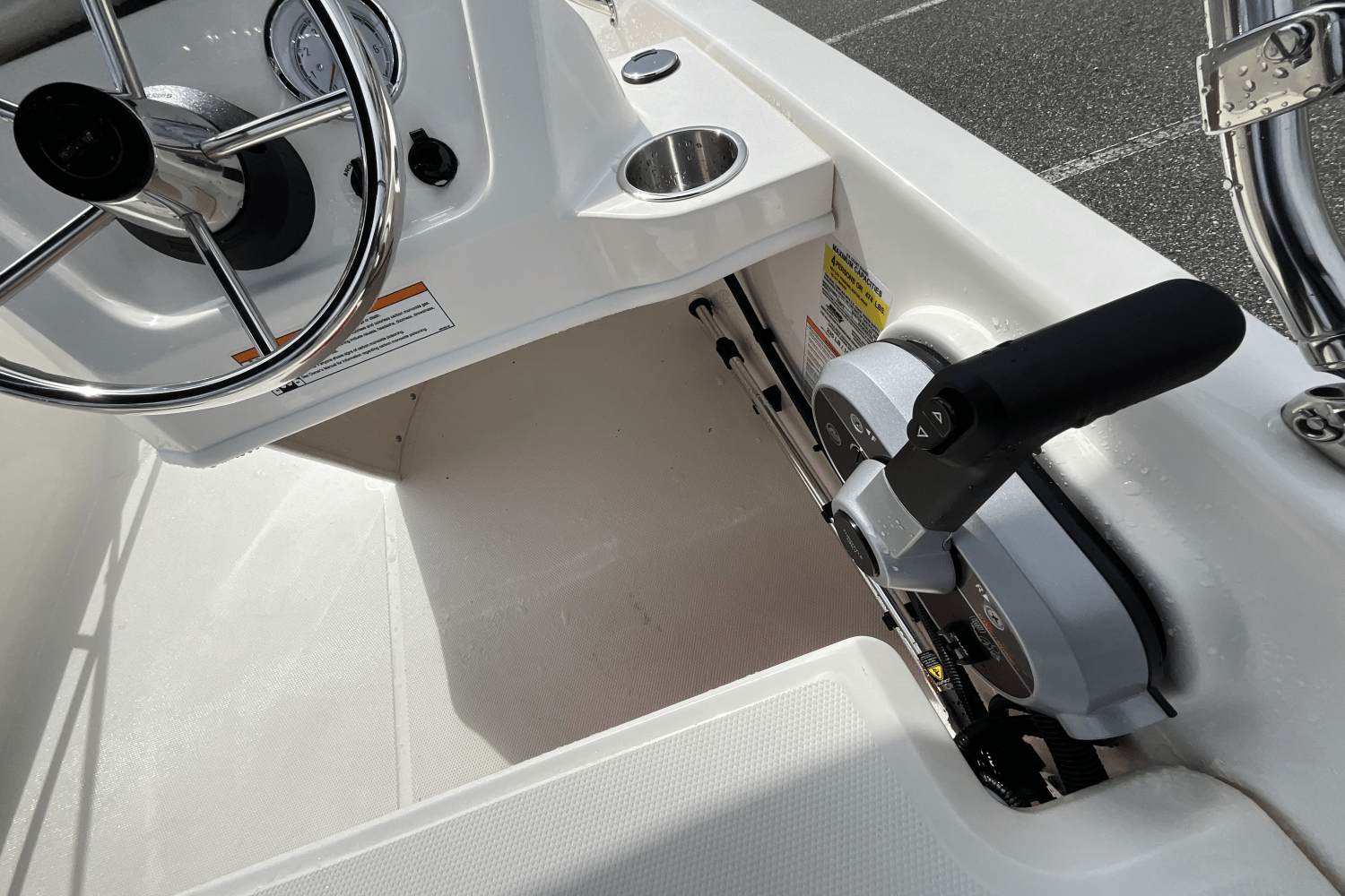 Slide: The Image of Boston Whaler 130 Super Sport 2026 - 20