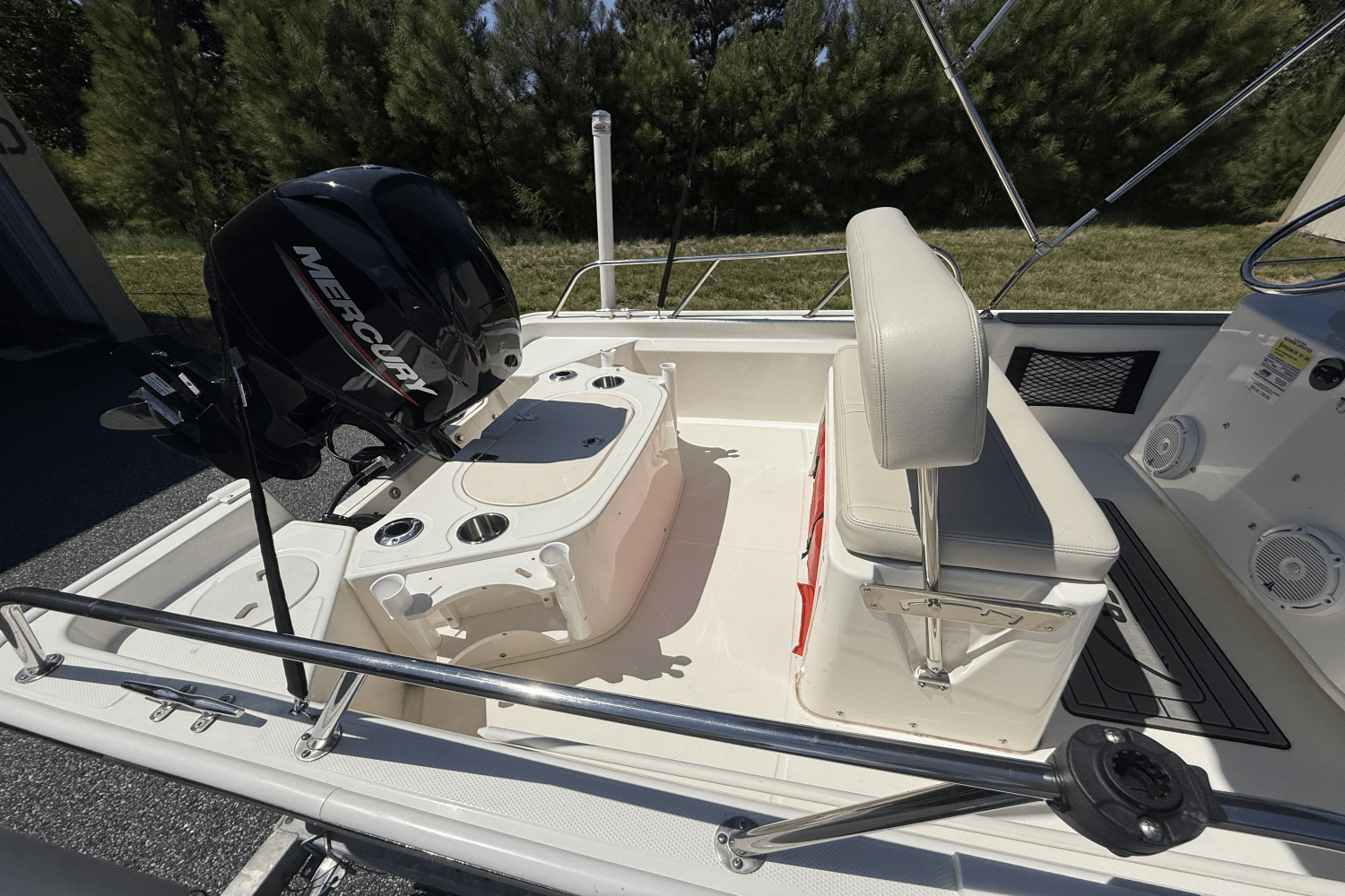 Slide: The Image of Boston Whaler 150 MONTAUK 2021 - 15