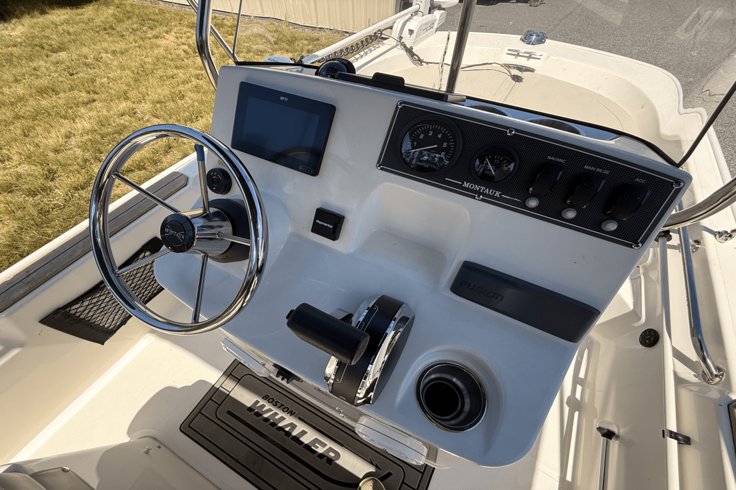Slide: The Image of Boston Whaler 150 MONTAUK 2021 - 21