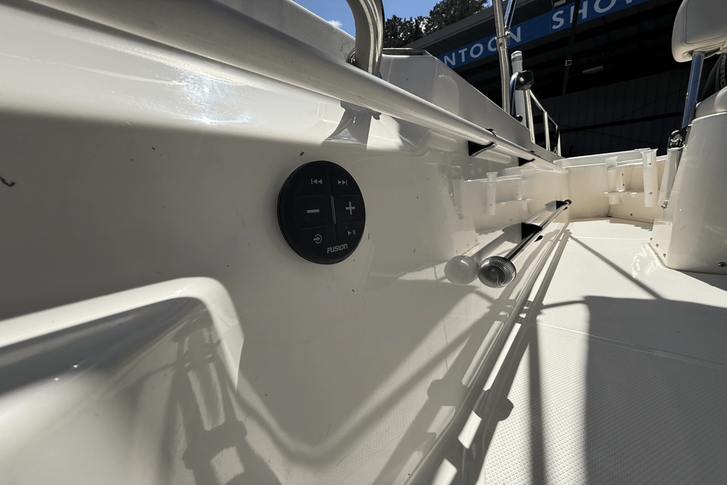 Slide: The Image of Boston Whaler 150 MONTAUK 2021 - 27