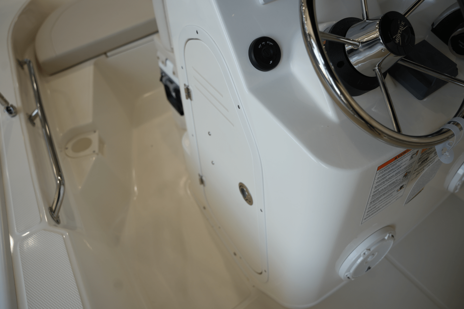 Slide: The Image of Boston Whaler 150 Montauk 2025 - 11