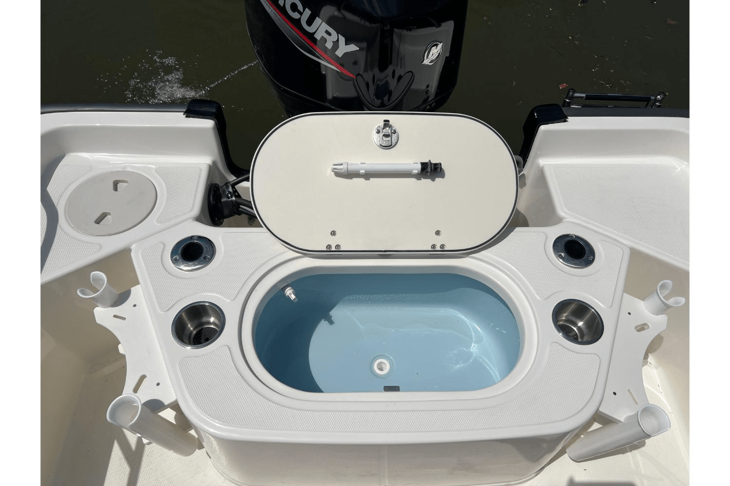 Slide: The Image of Boston Whaler 150 Montauk 2025 - 13