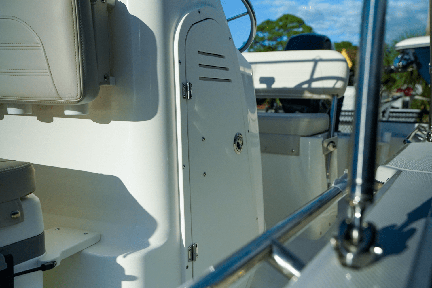 Slide: The Image of Boston Whaler 150 Montauk 2025 - 14