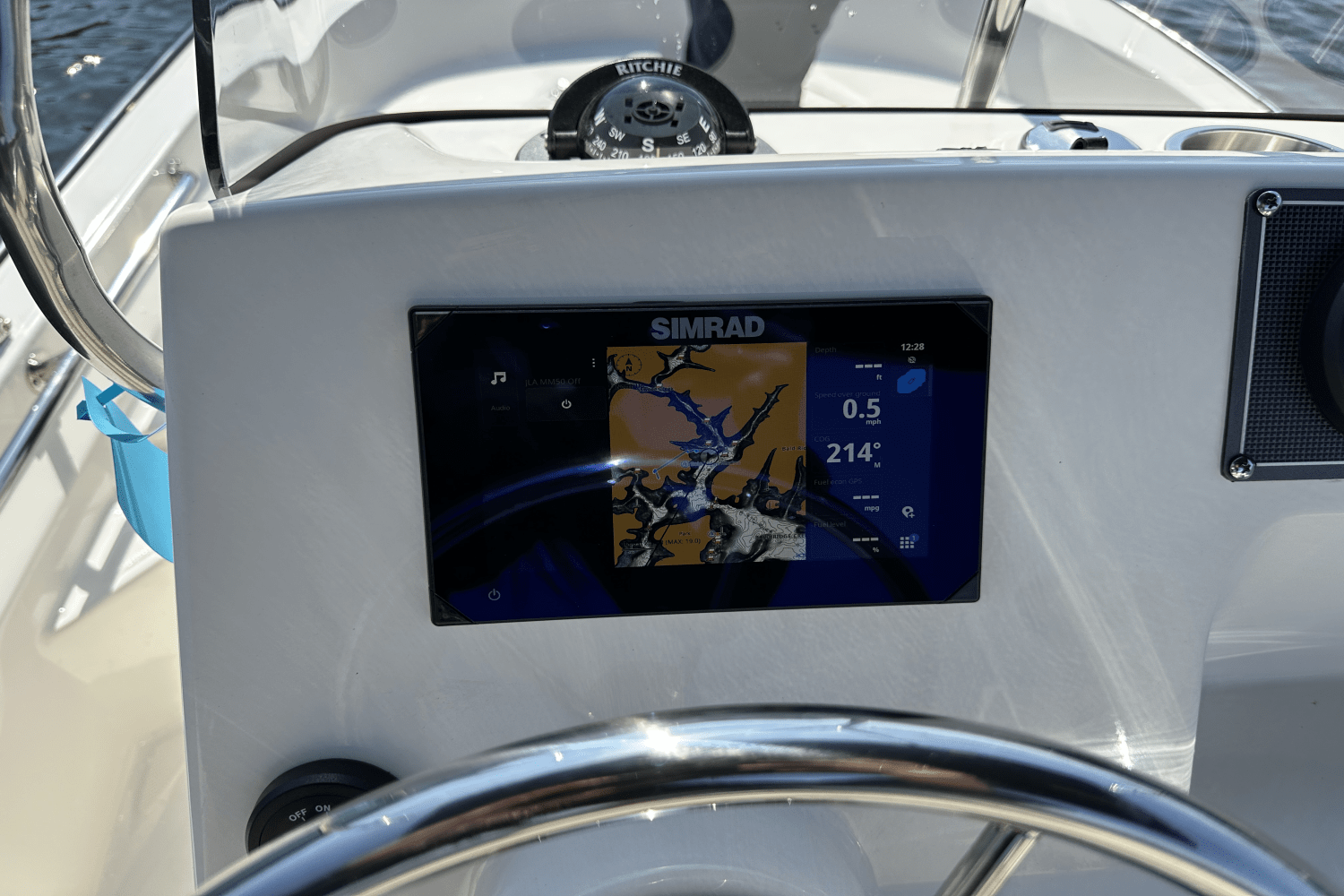 Slide: The Image of Boston Whaler 150 Montauk 2025 - 20