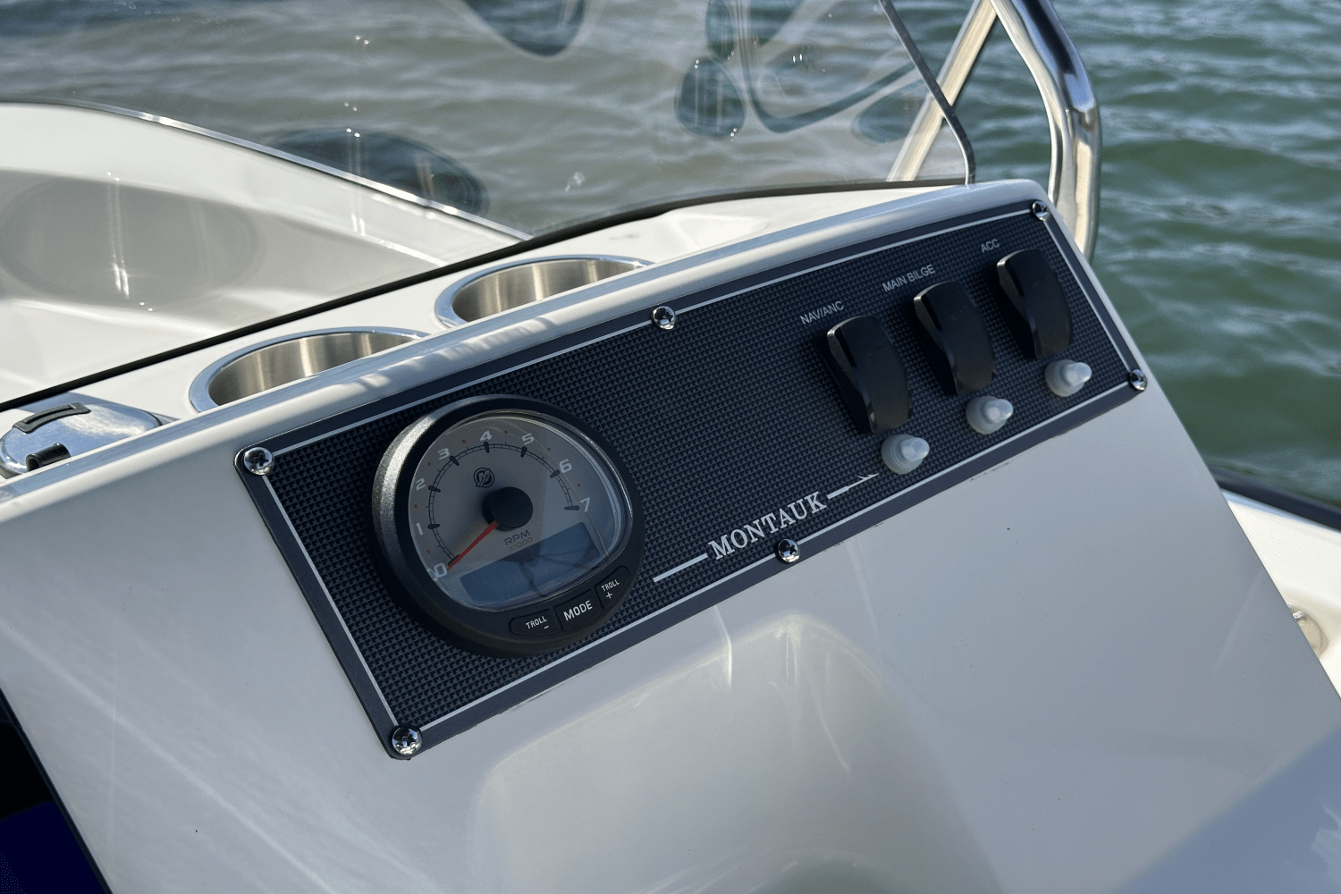Slide: The Image of Boston Whaler 150 Montauk 2025 - 21