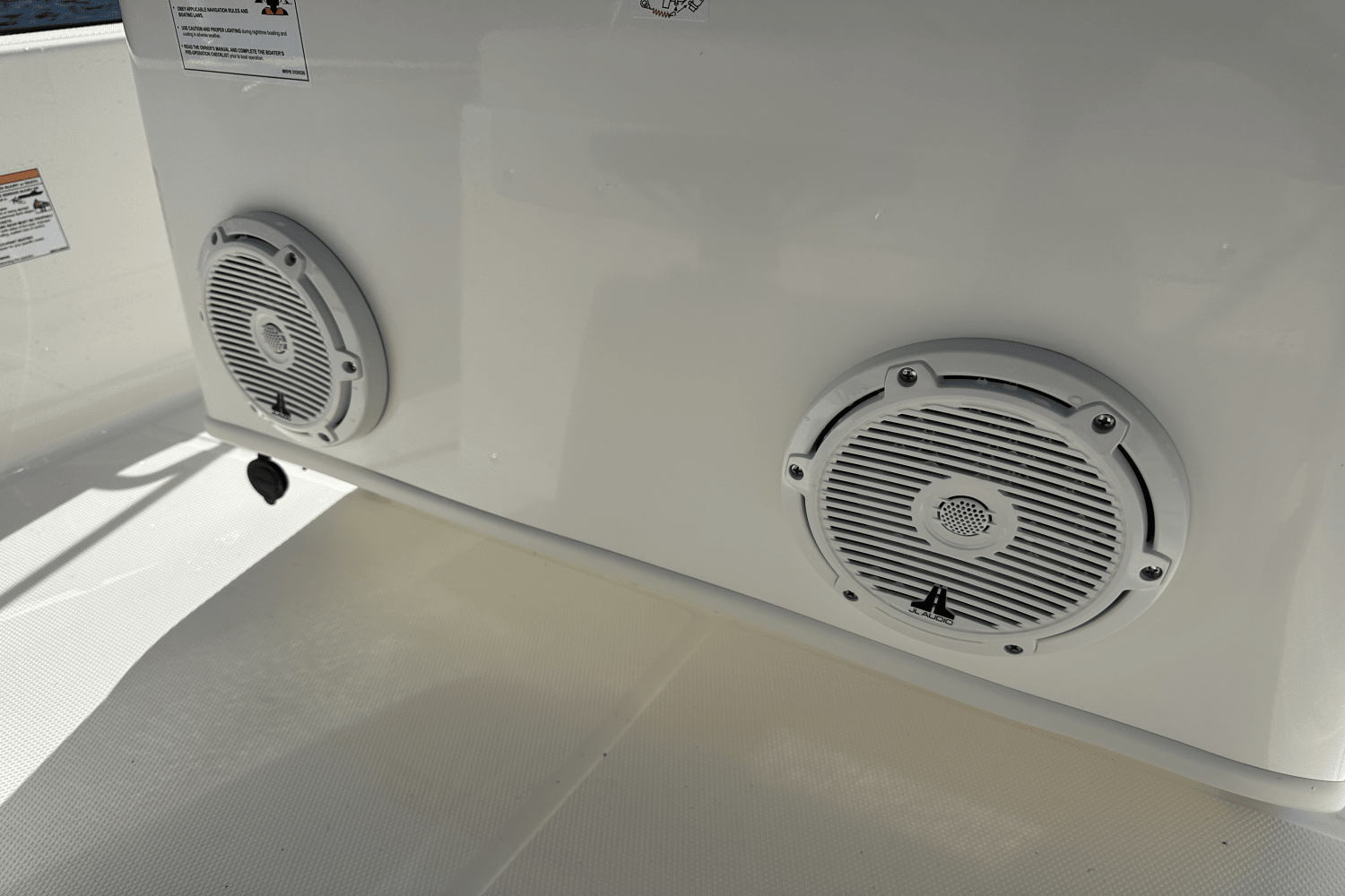 Slide: The Image of Boston Whaler 150 Montauk 2025 - 24