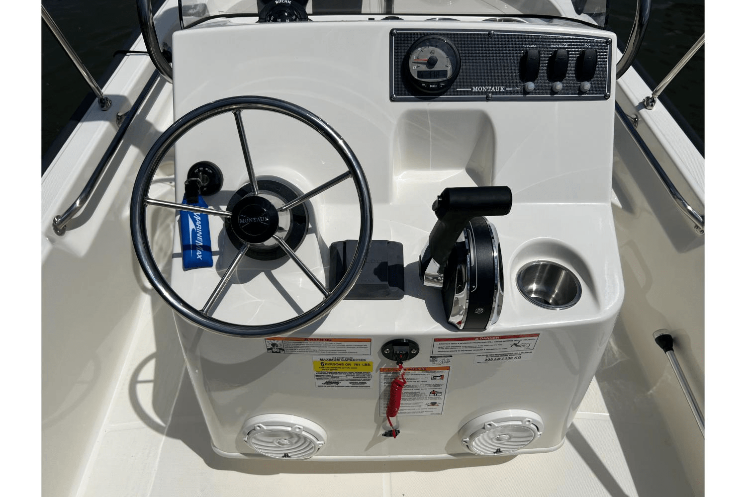Slide: The Image of Boston Whaler 150 Montauk 2025 - 9
