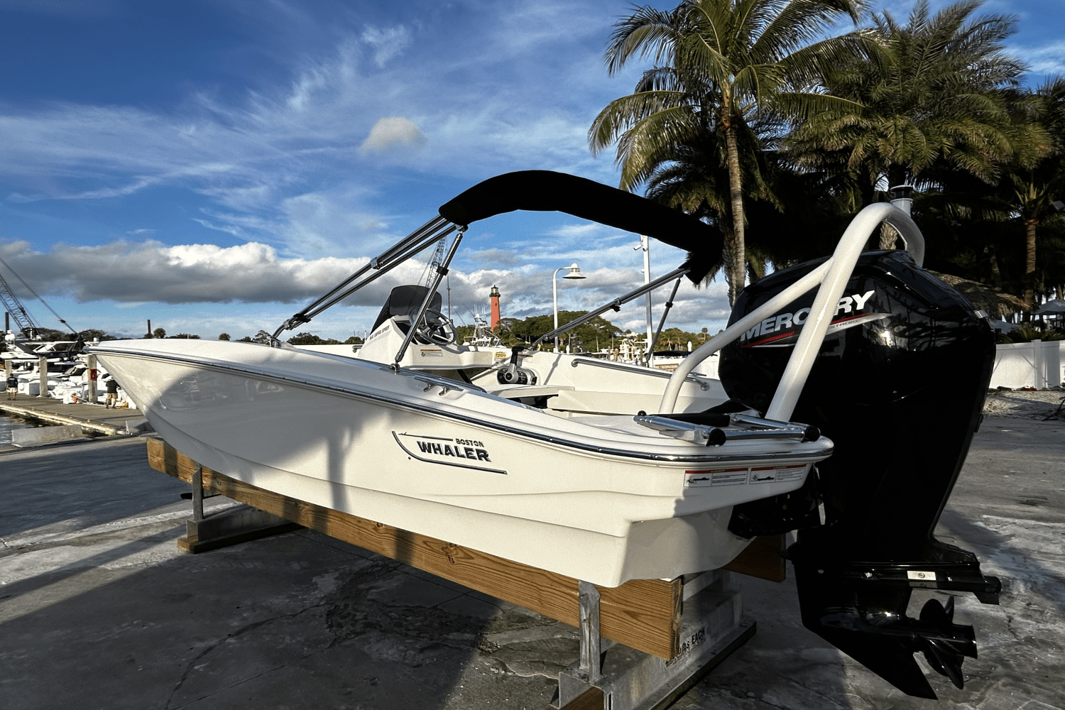 Slide: The Image of Boston Whaler 160 Super Sport 2024 - 8