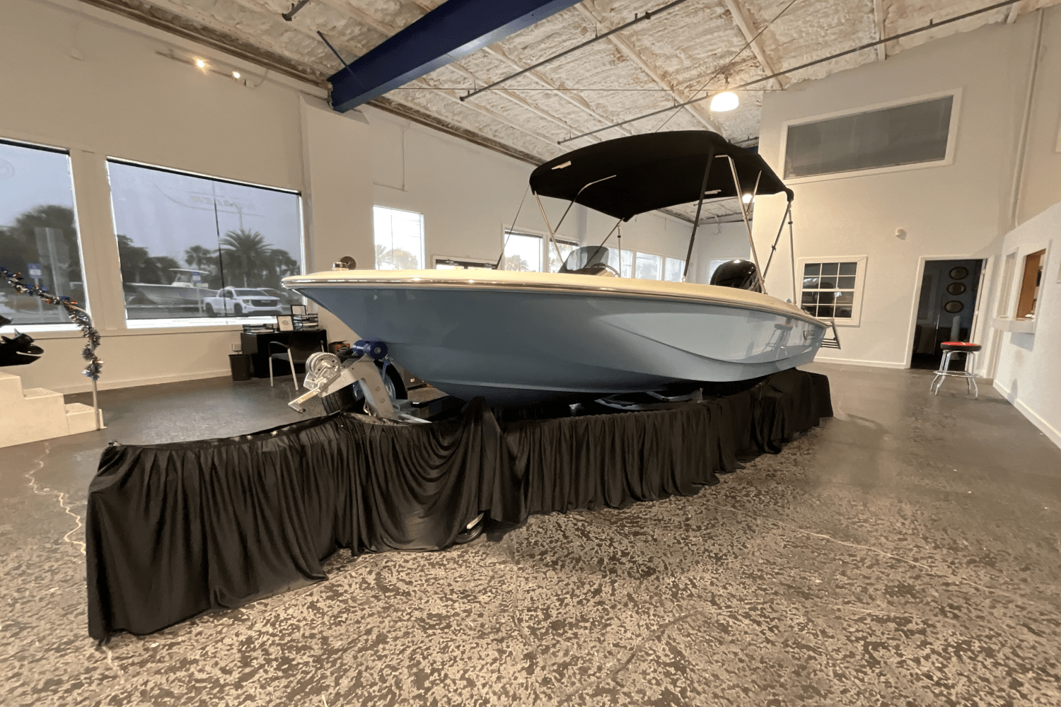 Slide: The Image of Boston Whaler 160 Super Sport 2025 - 11
