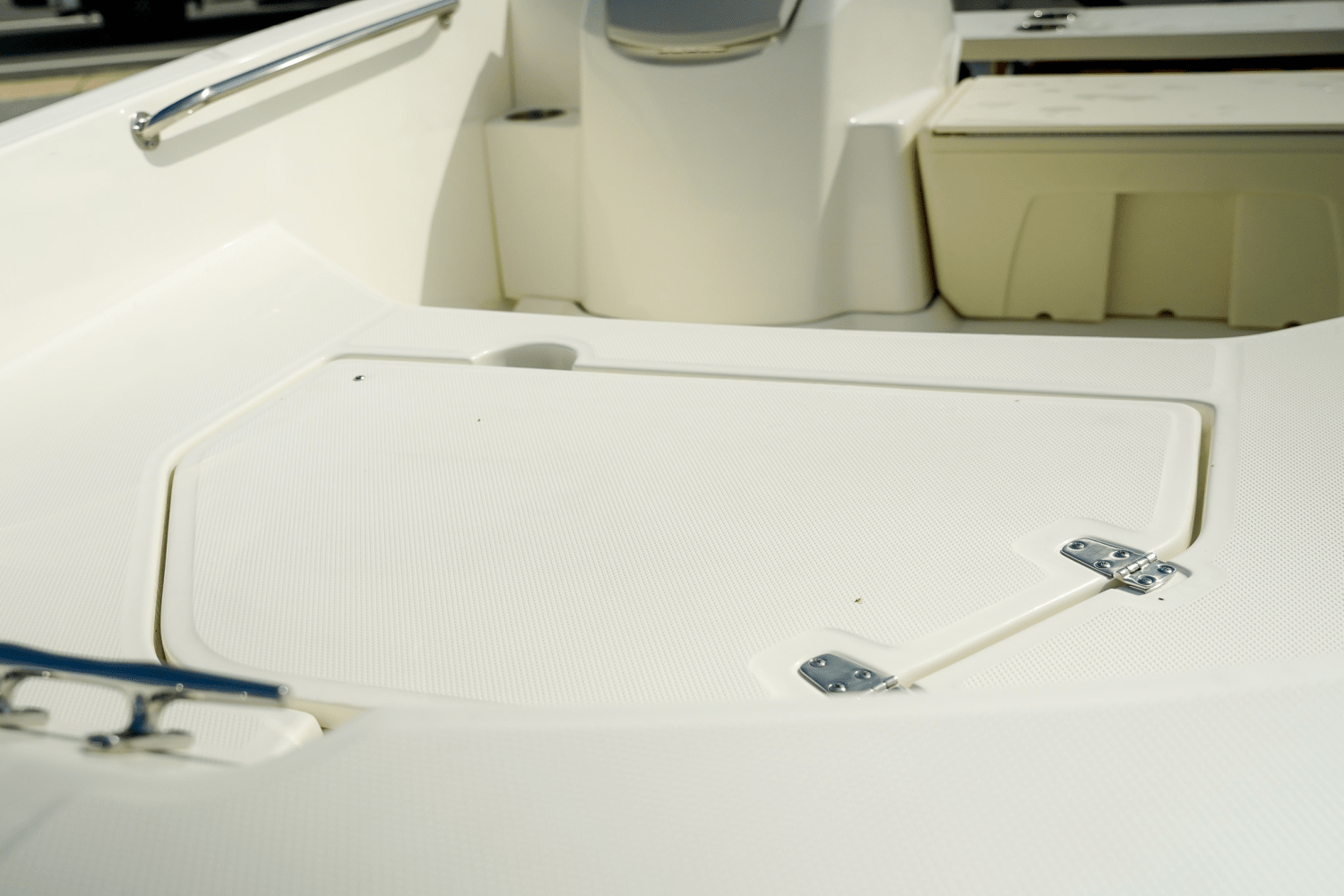 Slide: The Image of Boston Whaler 160 Super Sport 2025 - 16