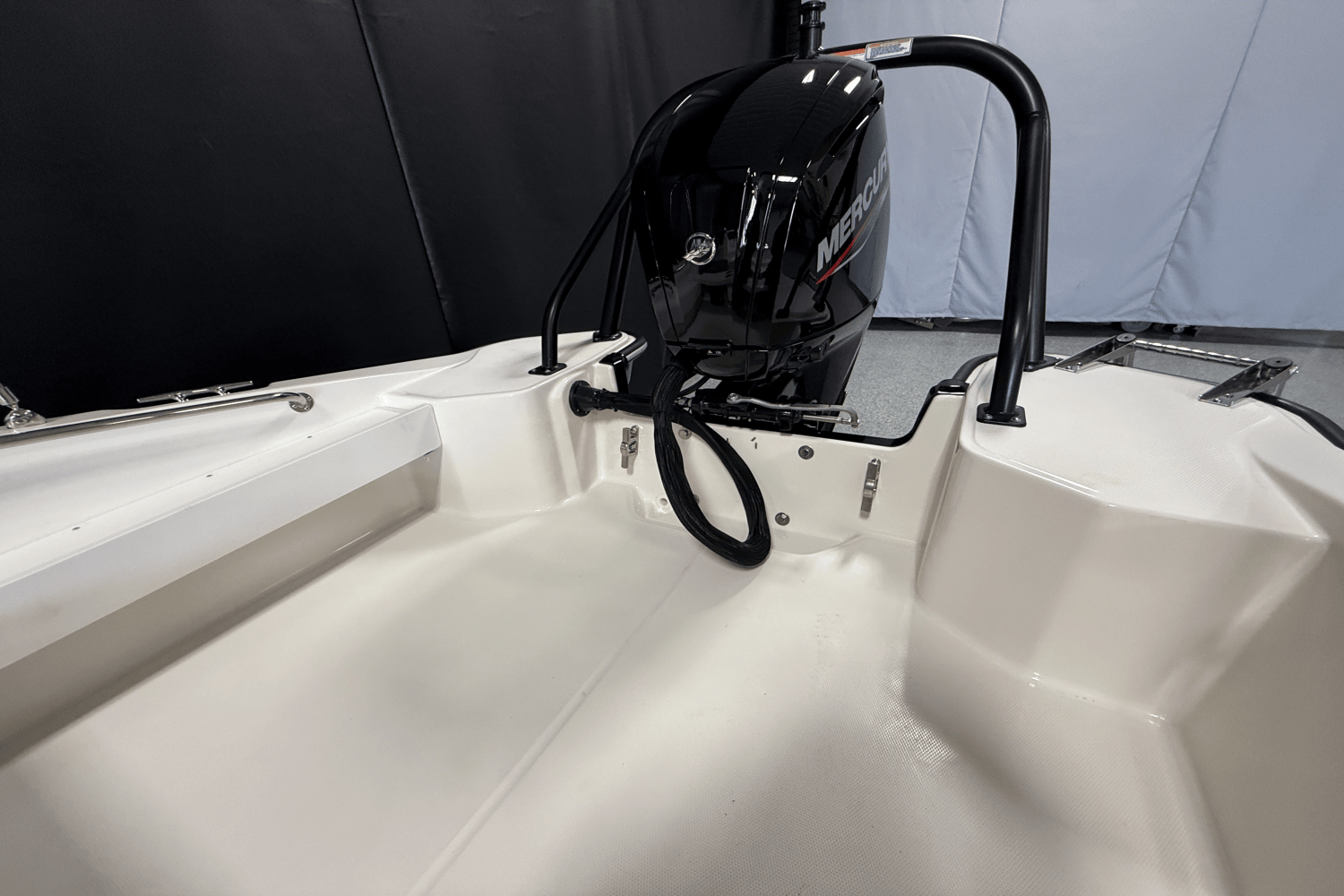 Slide: The Image of Boston Whaler 160 Super Sport 2025 - 18