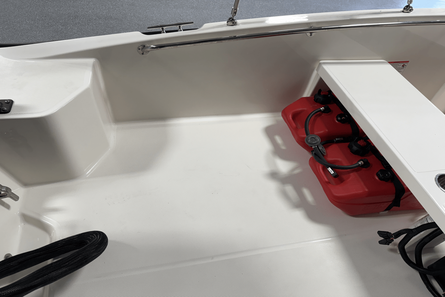 Slide: The Image of Boston Whaler 160 Super Sport 2025 - 21