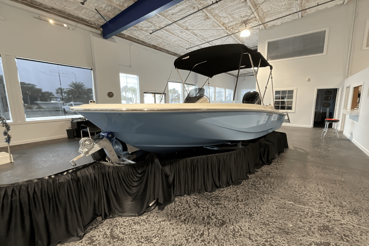Slide: The Image of Boston Whaler 160 Super Sport 2025 - 28