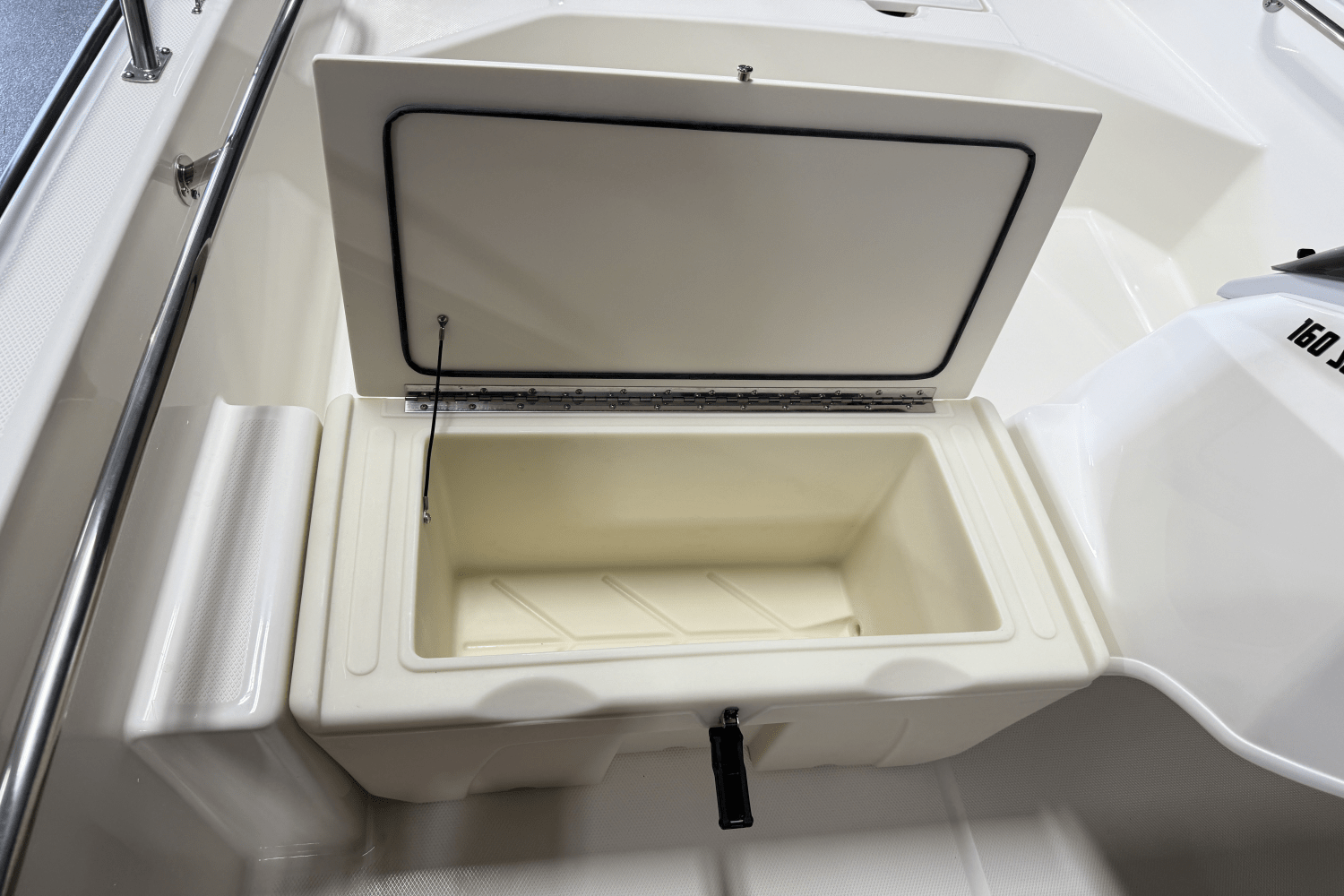 Slide: The Image of Boston Whaler 160 Super Sport 2025 - 33